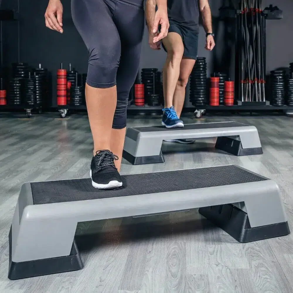 Cómo bajar de peso con step aeróbico: el ejercicio divertido que puedes hacer en casa